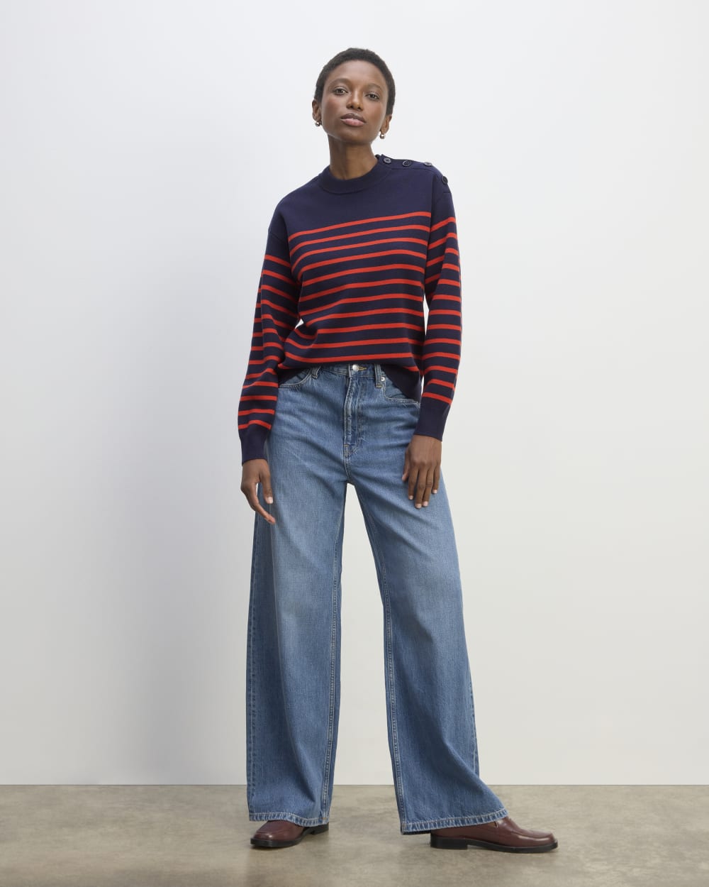 The Mariner Crew Sweater in Navy / Poppy Red — detail view