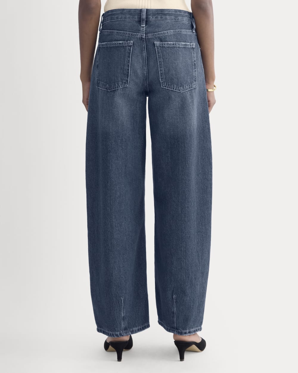 Loose Curve Jean in Tungsten Dark — detail view