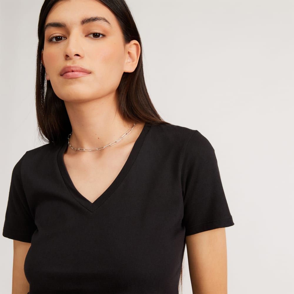 The Organic Cotton V-Neck in Black — detail view