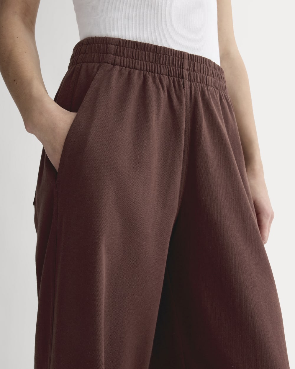 The Off-Duty Barrel Pant in Dark Mahogany — detail view