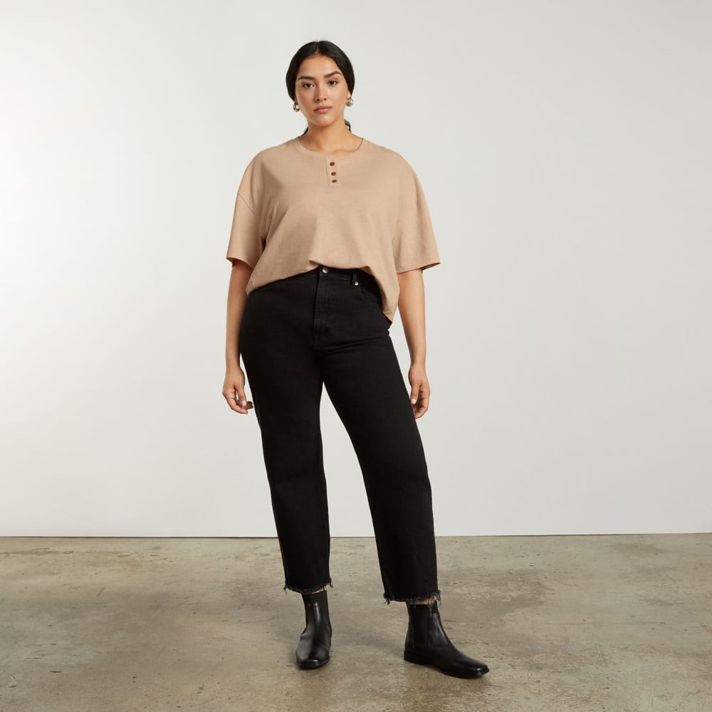 The Vintage Henley Hemp Tee in Hazelnut — detail view