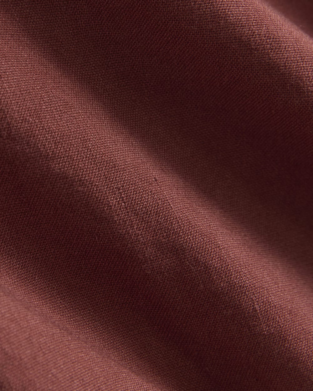 Cinched Top in Stretch Linen in Henna Red — detail view