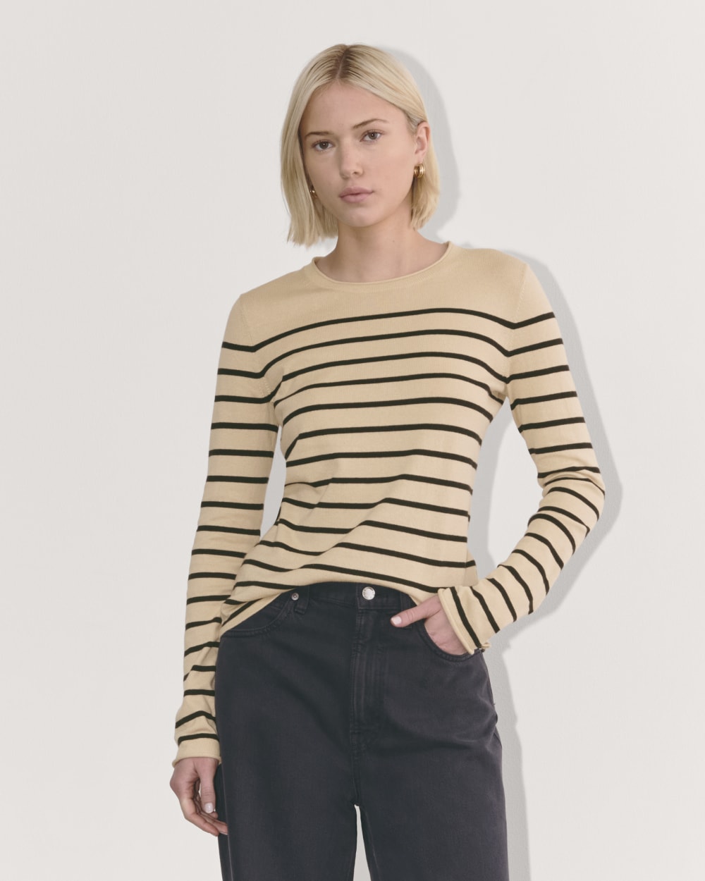 The Crew in Cotton Cashmere in Powder / Black — front view