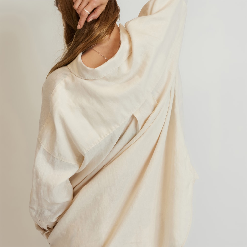 The Way-Long Linen Shirt in Canvas — detail view