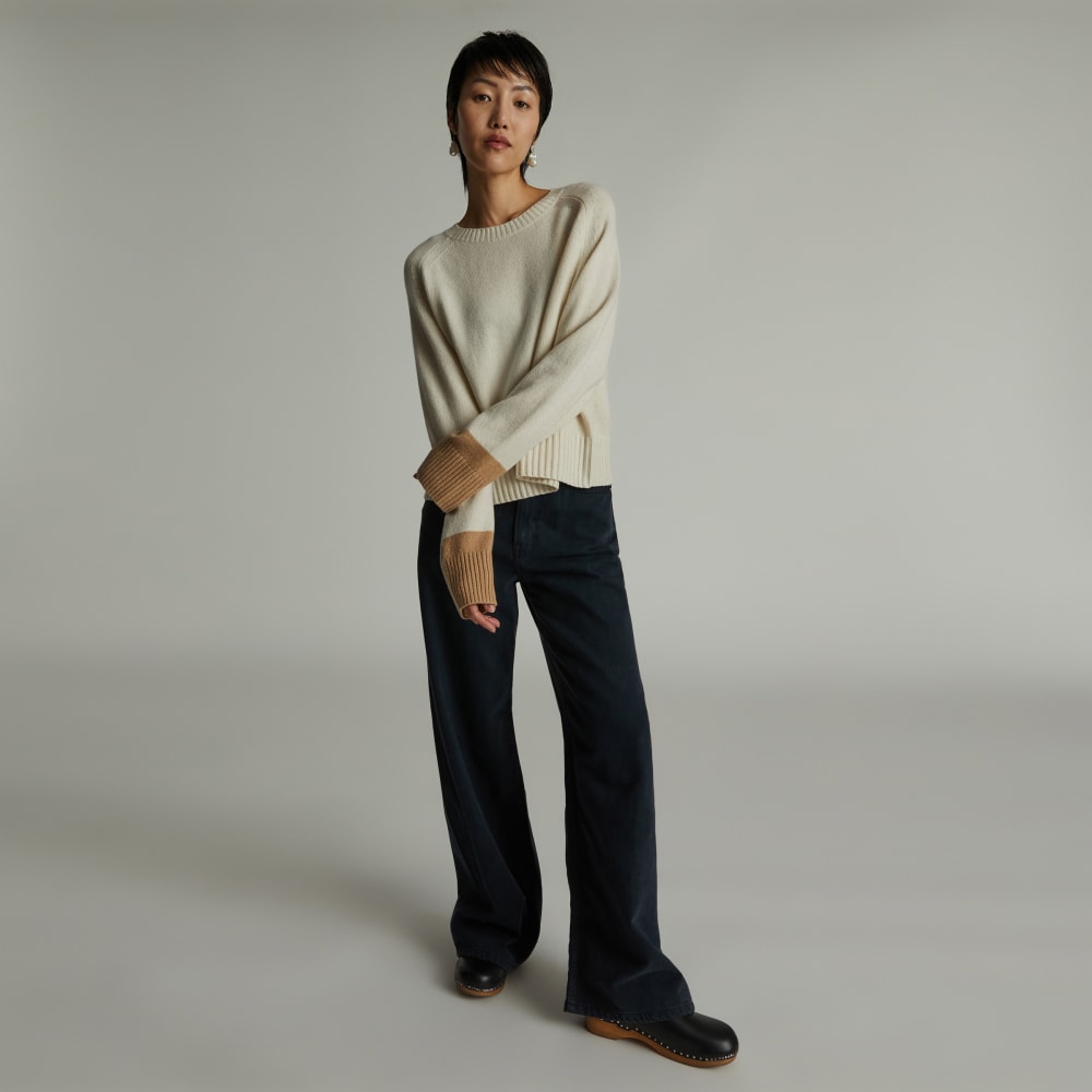 The Cashmere Boxy Crew in Bone / Light Camel — detail view