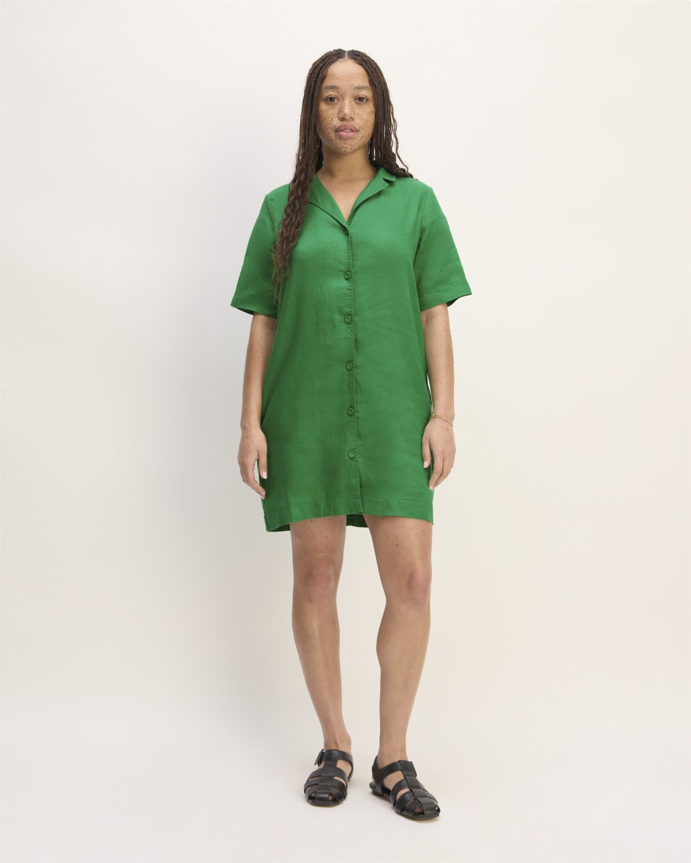 The Shirtdress in Linen in Grass Green — detail view