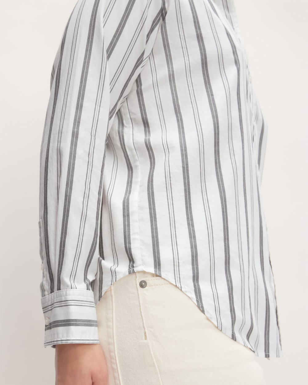 The Must-Have Shirt in Silky Cotton in Bone / Black — detail view