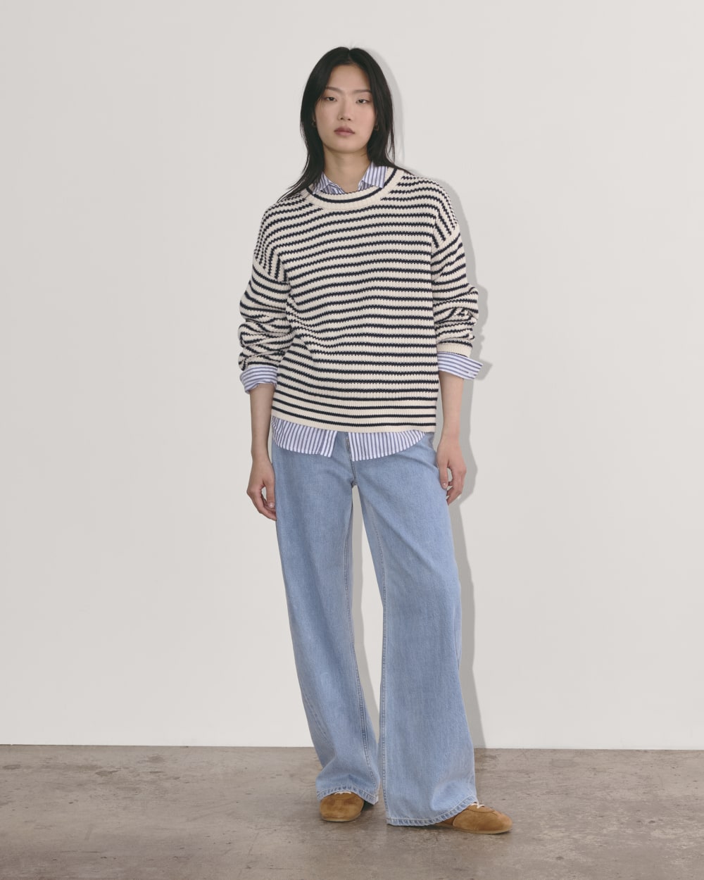 The Cocoon Crew in Everyday Cotton in Canvas / Navy — detail view