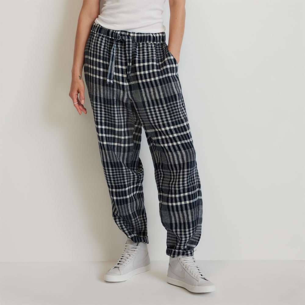 The Linen Pull-On Barrel Pant in Canvas Tan / Navy — front view