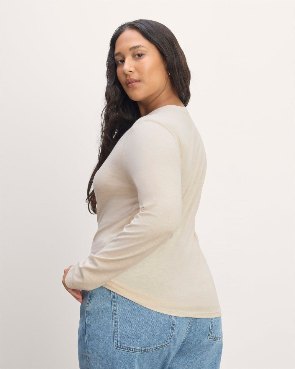 The Slim Long-Sleeve Crew in Essential Cotton in Heathered Oat — detail view