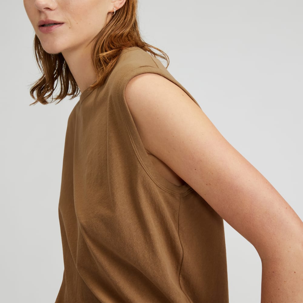 The Air Muscle Tank in Toasted Coconut — detail view