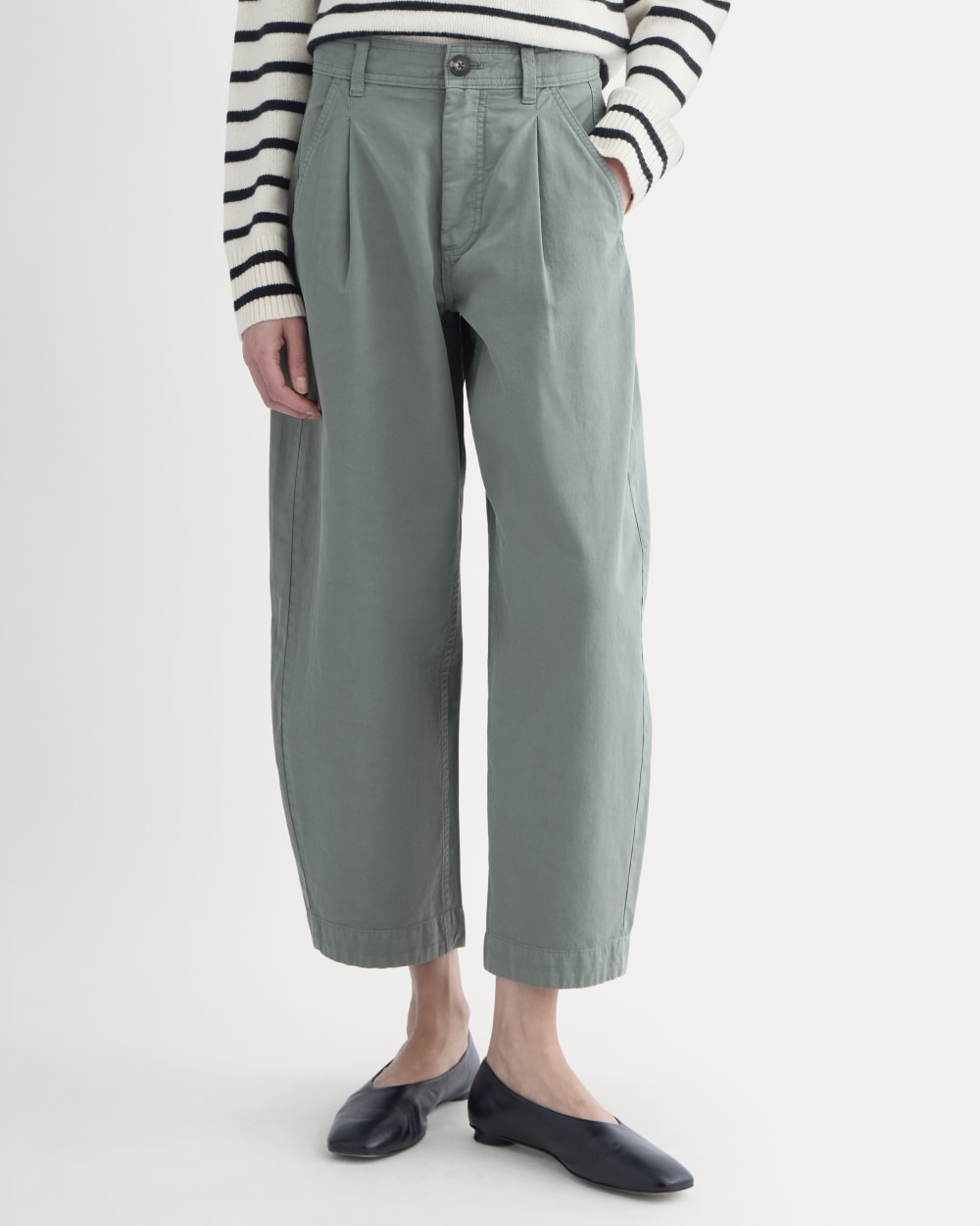 The Everywhere Pant in Agave Green — detail view