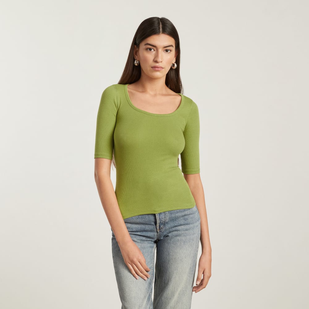 The Luxe Micro-Rib Scoop-Neck Tee in Pepper — alternate view
