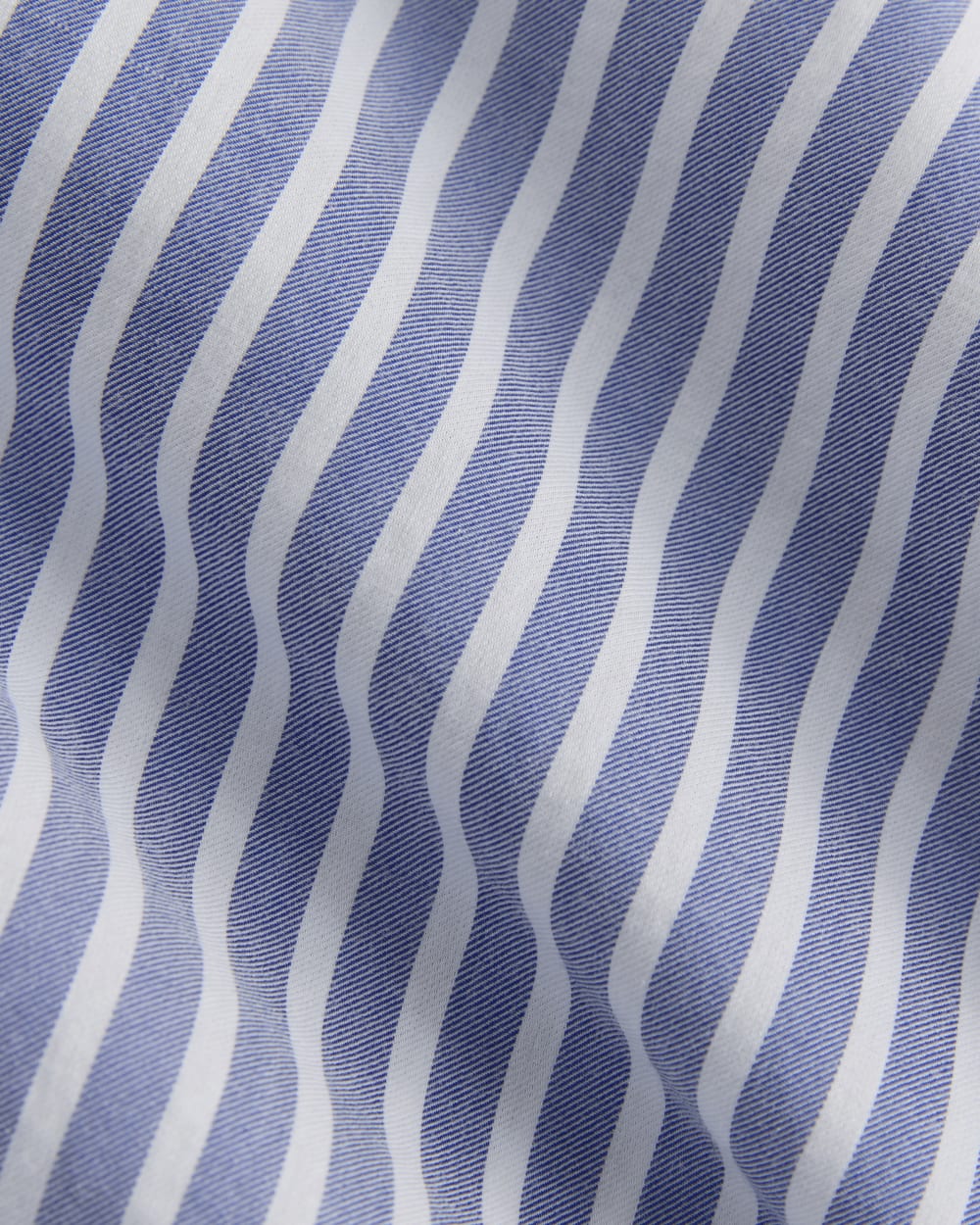 Everyday Shirt in Silky Cotton in Bone / Mazarine Blue — detail view