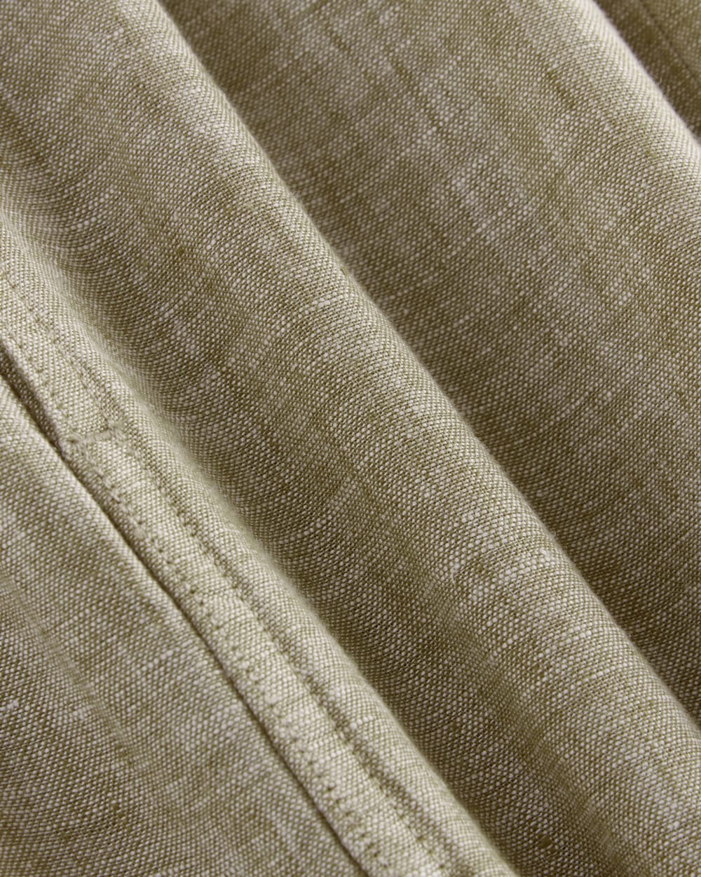 The Cargo Curve Pant in Linen in Cornstalk Chambray — detail view