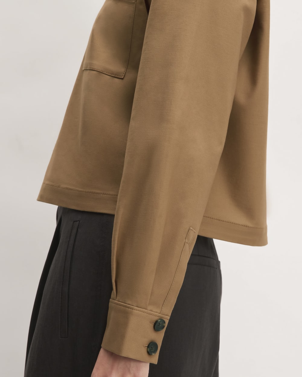 The Structured Cotton Cropped Shirt in Toasted Coconut — detail view