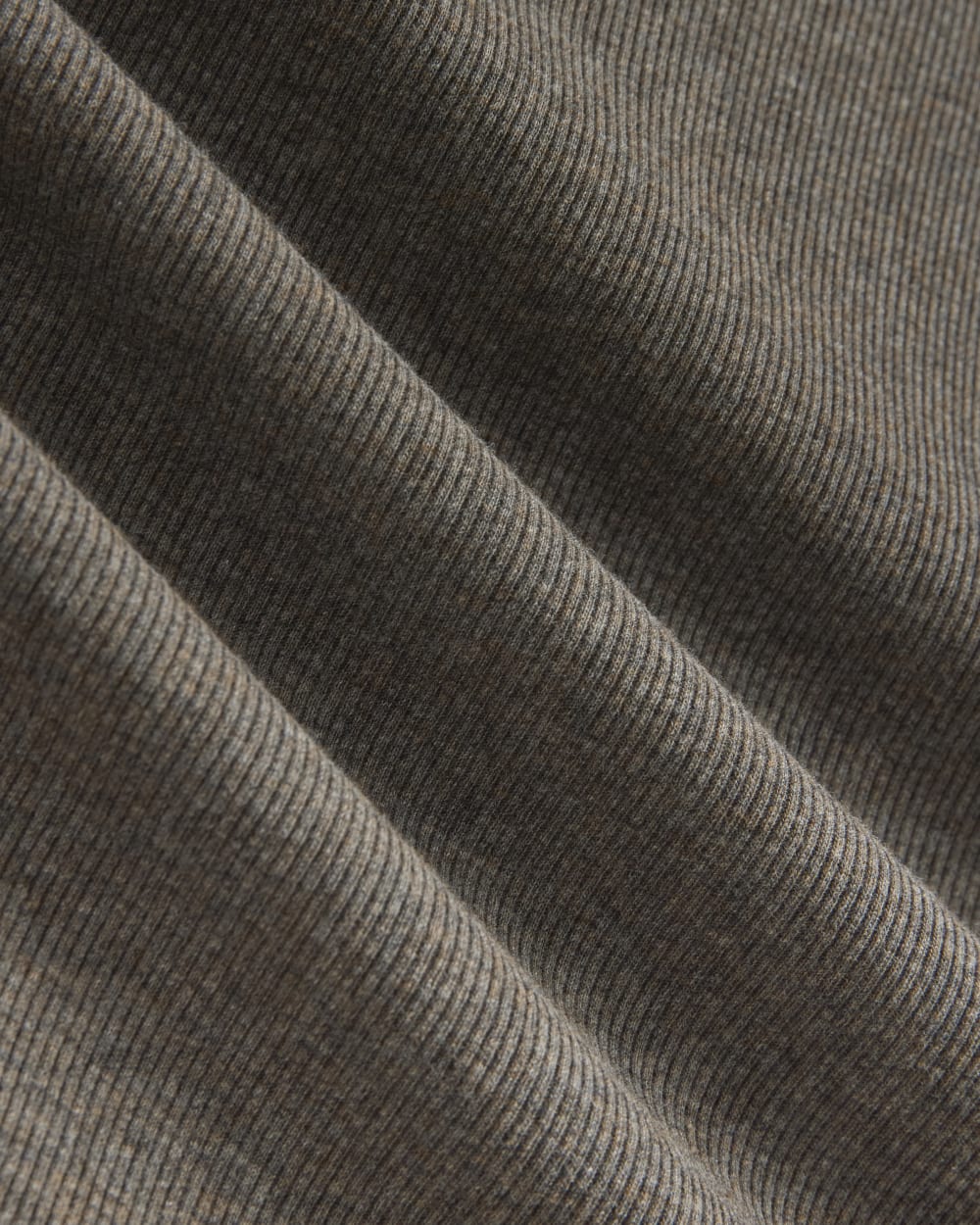The Luxe Rib Funnel-Neck Tank in Heathered Fatigue — detail view