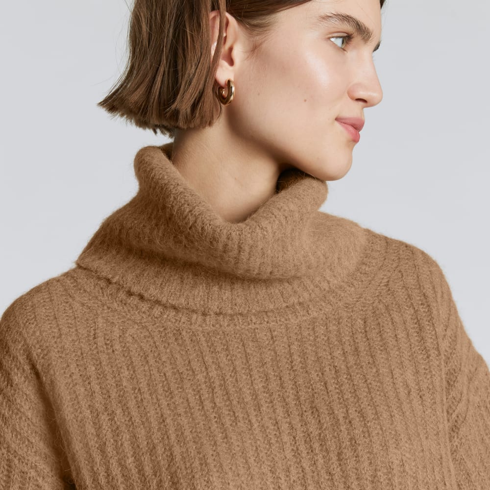 The Alpaca Oversized Turtleneck in Cappuccino — detail view