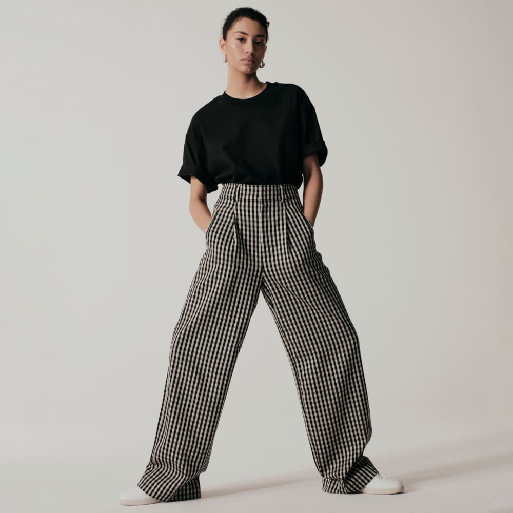The Draper Pleated Pant in Buttersmooth in Khaki / Black — alternate view