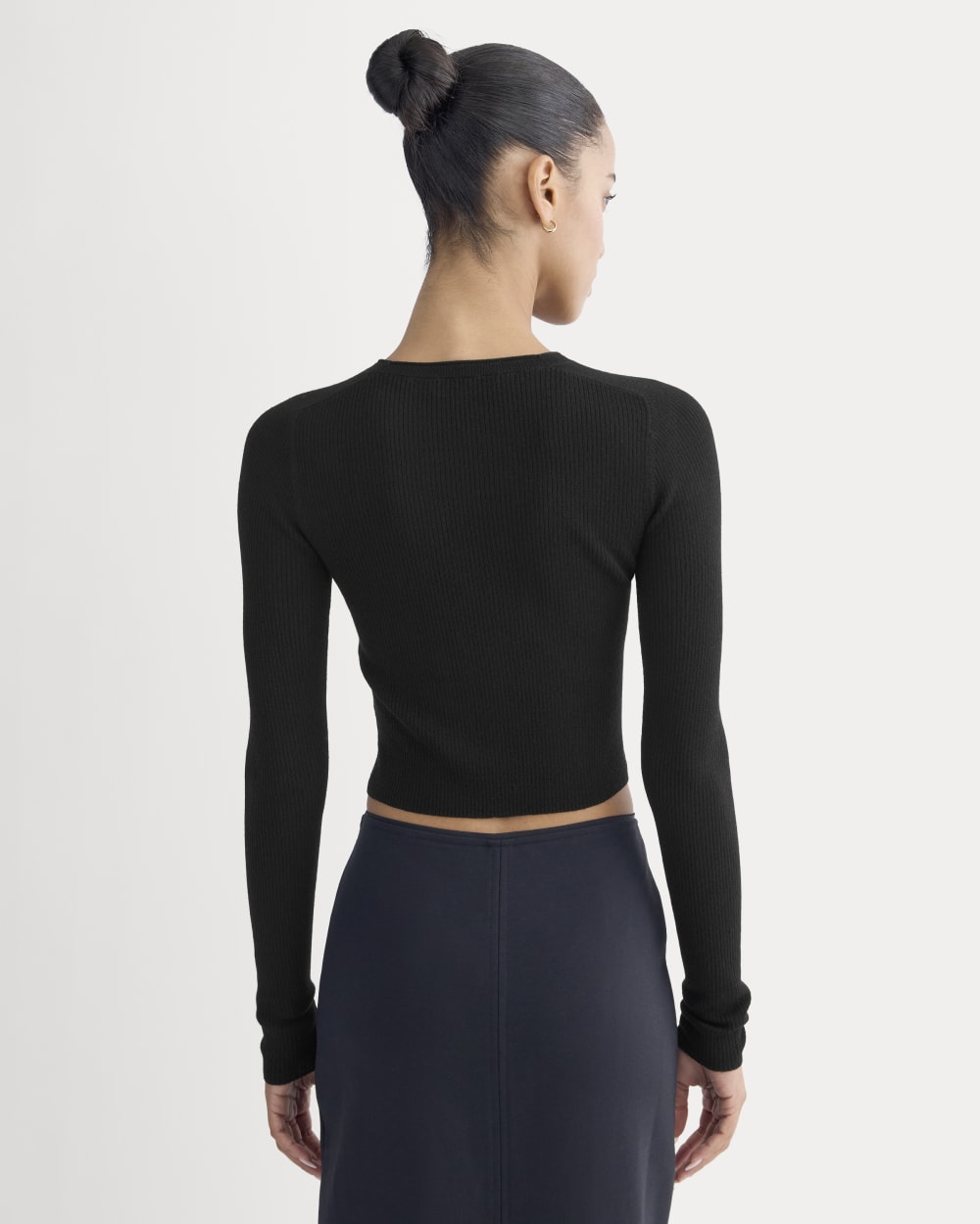 The Cropped Crew Top in Ultrafine Merino in Black — detail view