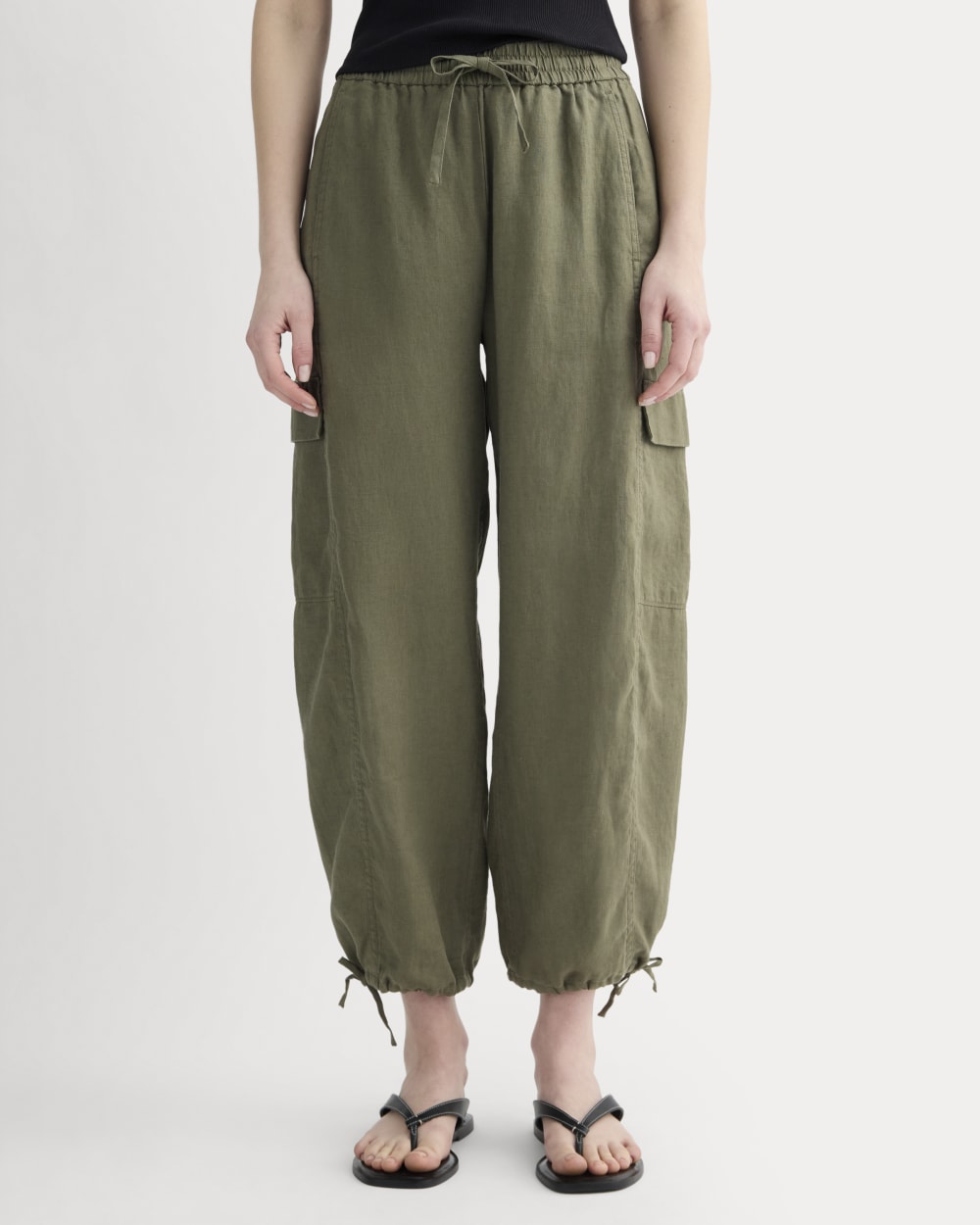 The Cargo Curve Pant in Linen in Kalamata — detail view