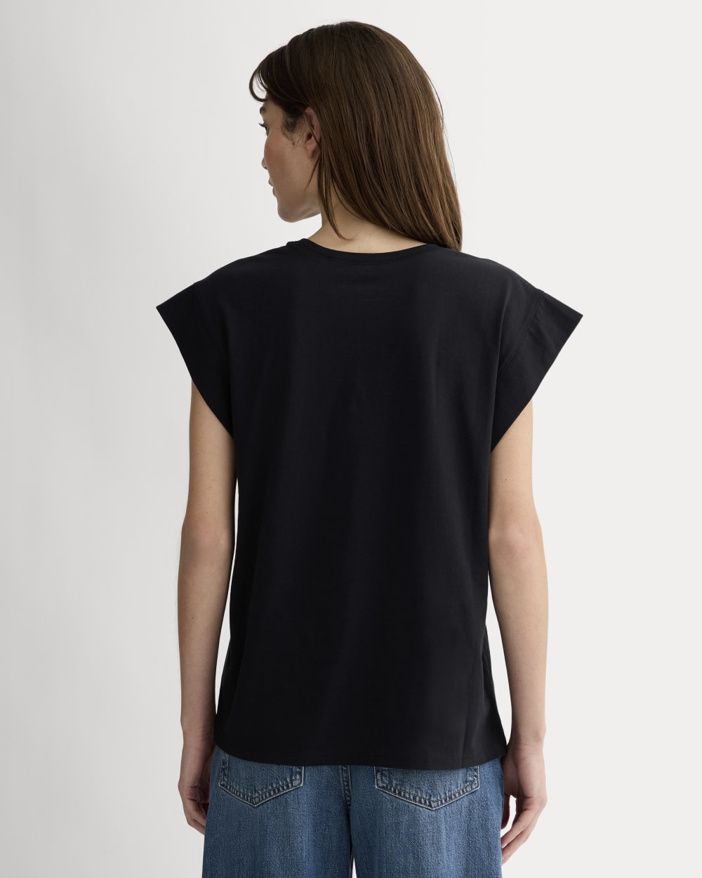 The Muscle Tee in Essential Cotton in Black — detail view