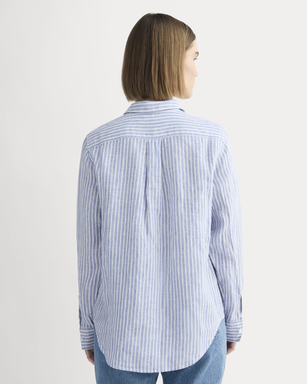 The Must-Have Shirt in Linen in Bluebell / Bone — detail view