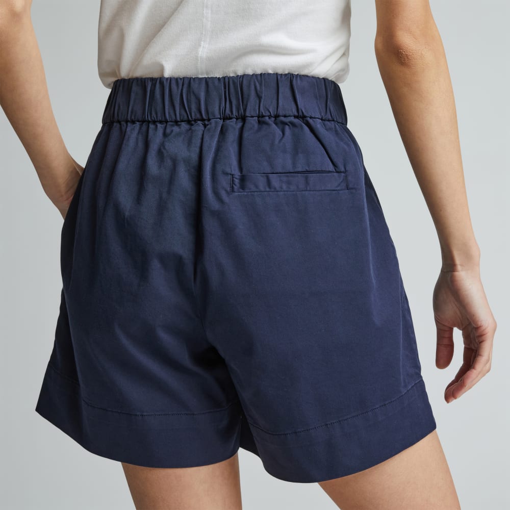 The Easy Short in Navy — detail view