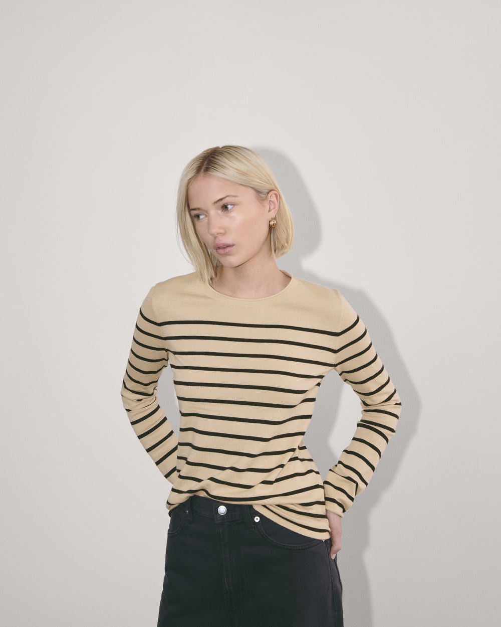 The Crew in Cotton Cashmere in Powder / Black — detail view