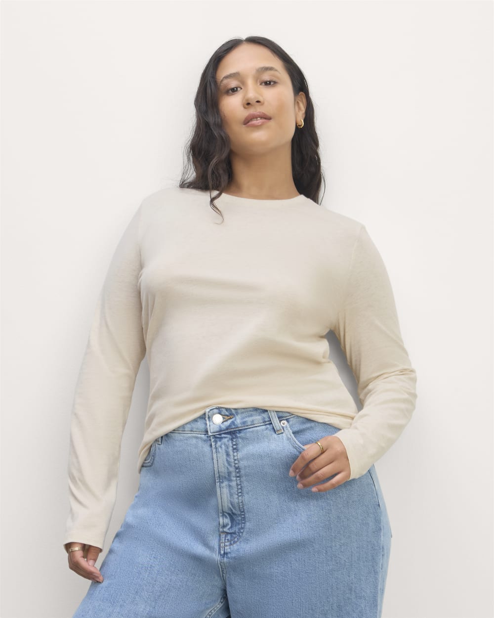 The Slim Long-Sleeve Crew in Essential Cotton in Heathered Oat — front view