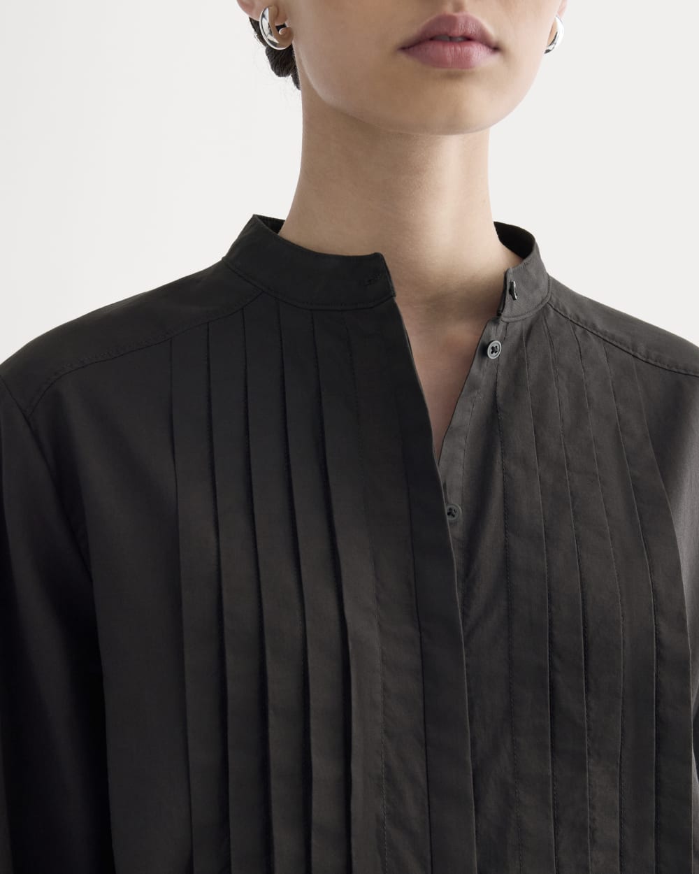 The Pleated Shirt in Silky Cotton in Black — detail view