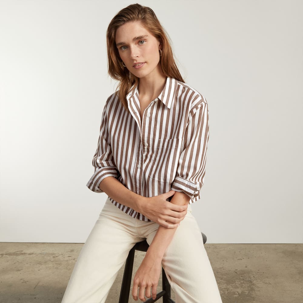 The Way-Short Shirt in Silky Cotton in Espresso / White — detail view