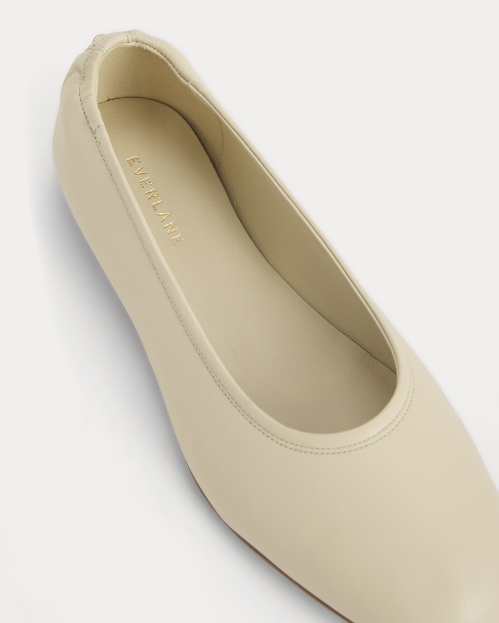 Made in Italy Flat in Crema — detail view