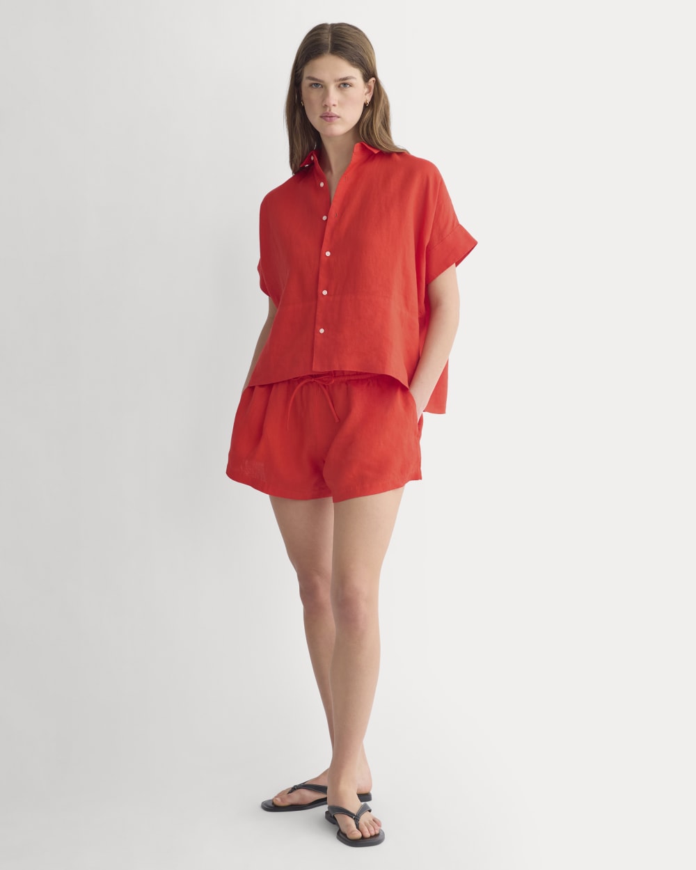 Flowy Short in Linen in Fiery Red — front view