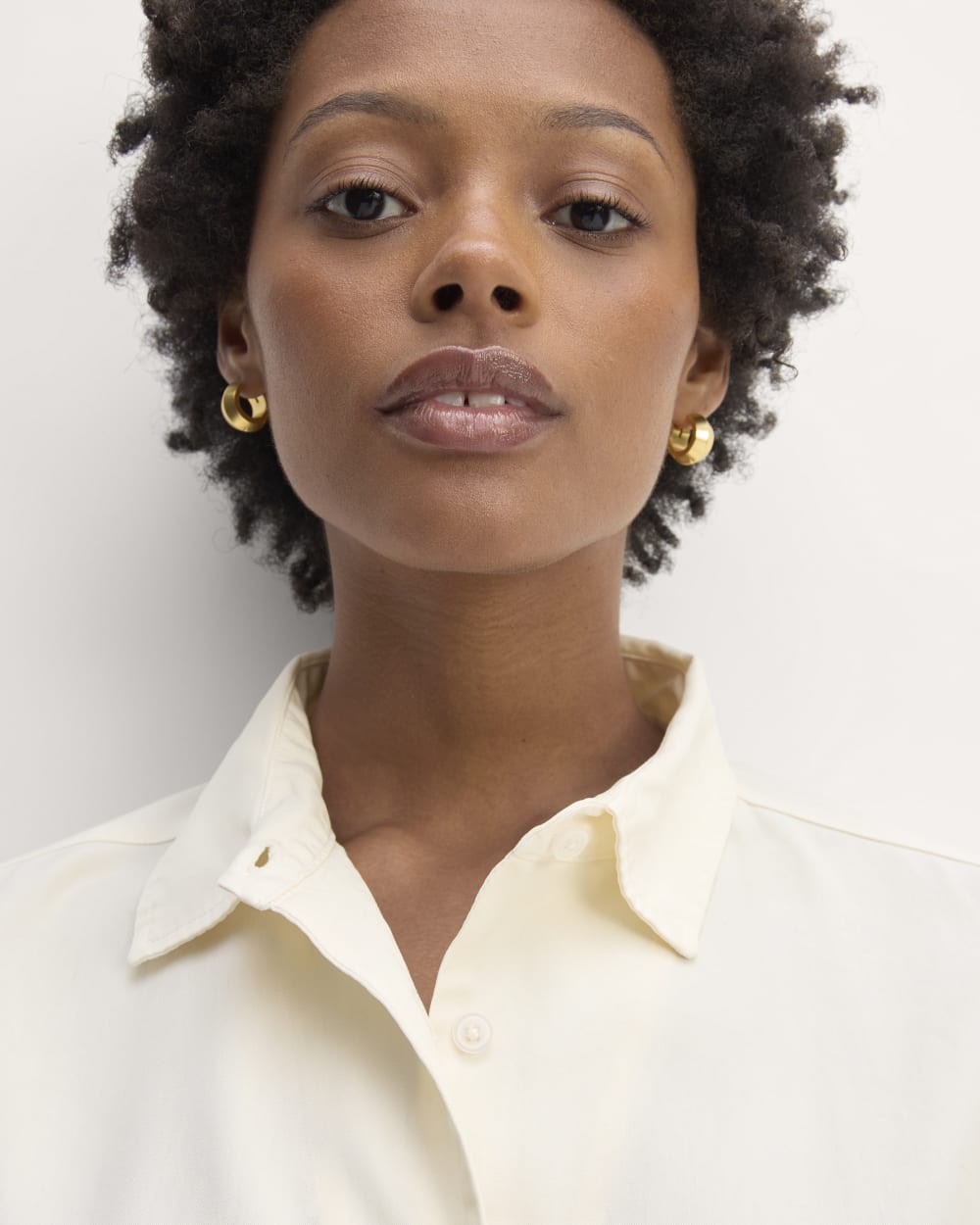 The Short-Sleeve Shirt in Butterlite in Bone — detail view