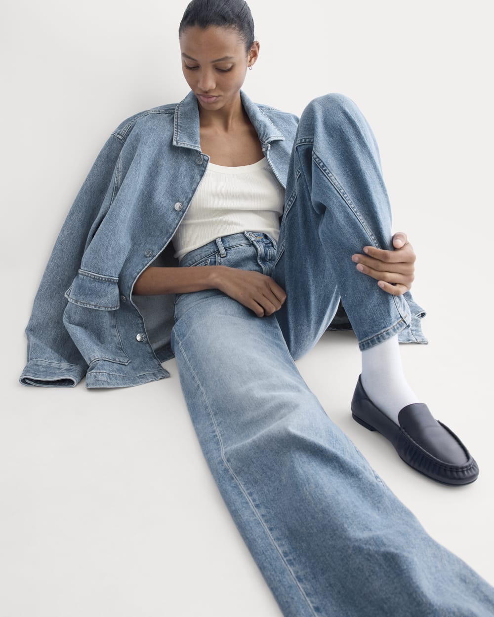 The Column Jean in Vintage Light Indigo — detail view