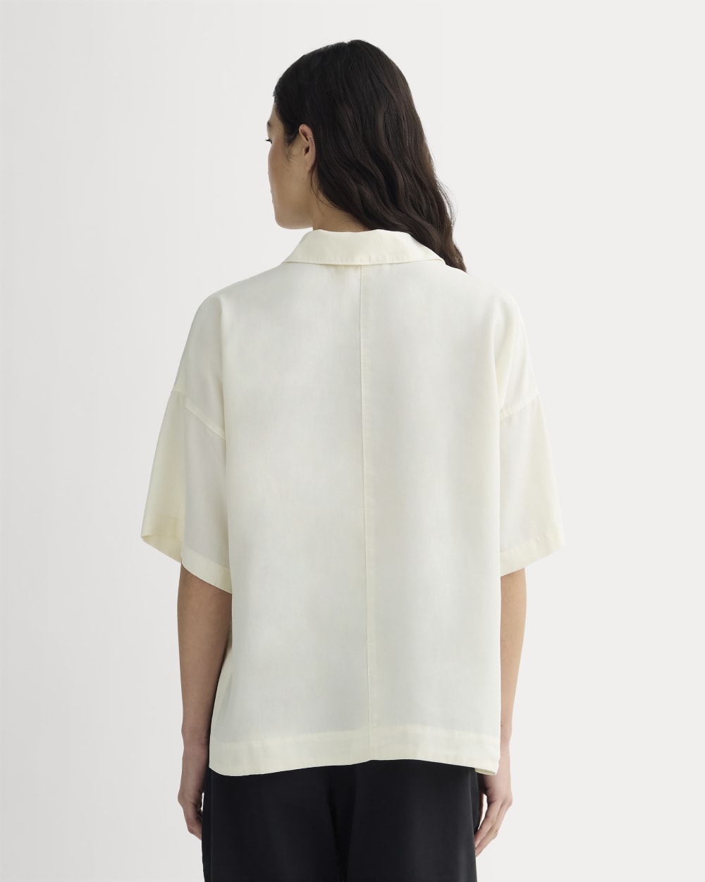 The Short-Sleeve Square Shirt in Butterlite in Bone — detail view