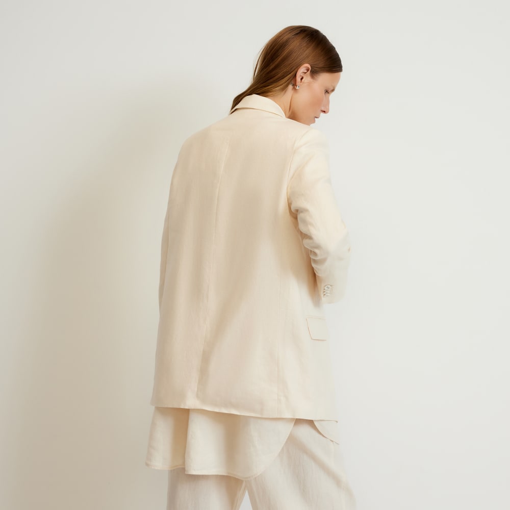 The Oversized Blazer in Linen in Canvas — detail view