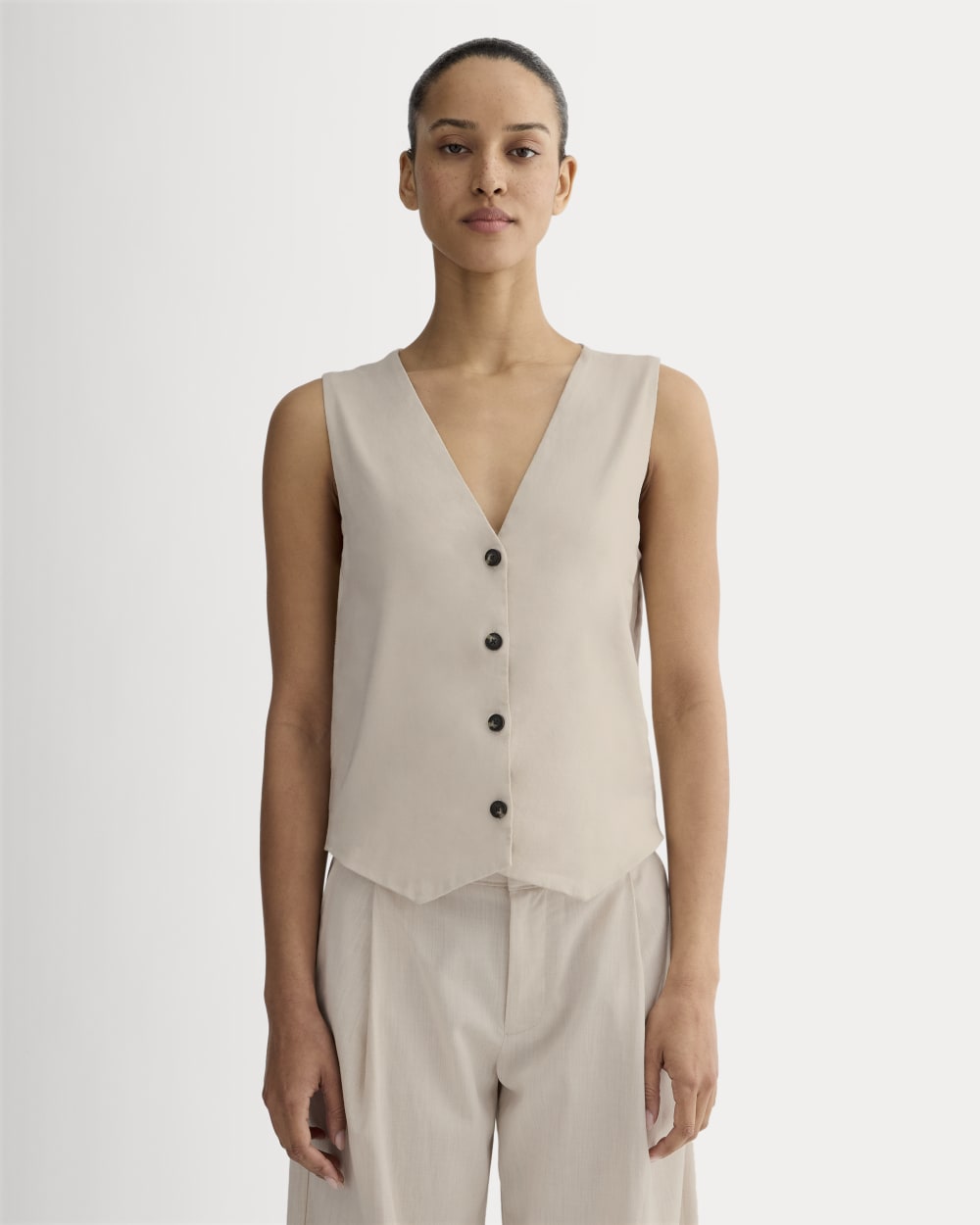 The Vest in Stretch Linen in Birch — front view