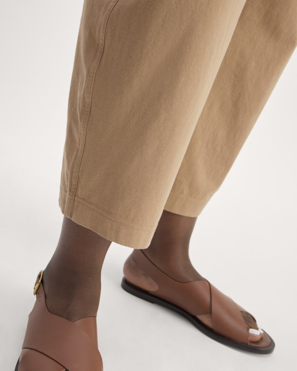 The Off-Duty Barrel Pant in Chanterelle — detail view