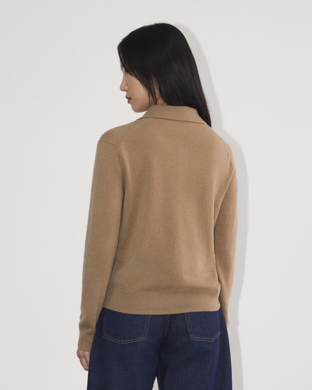 The Classic Polo in Cashmere in Tiger's Eye — detail view