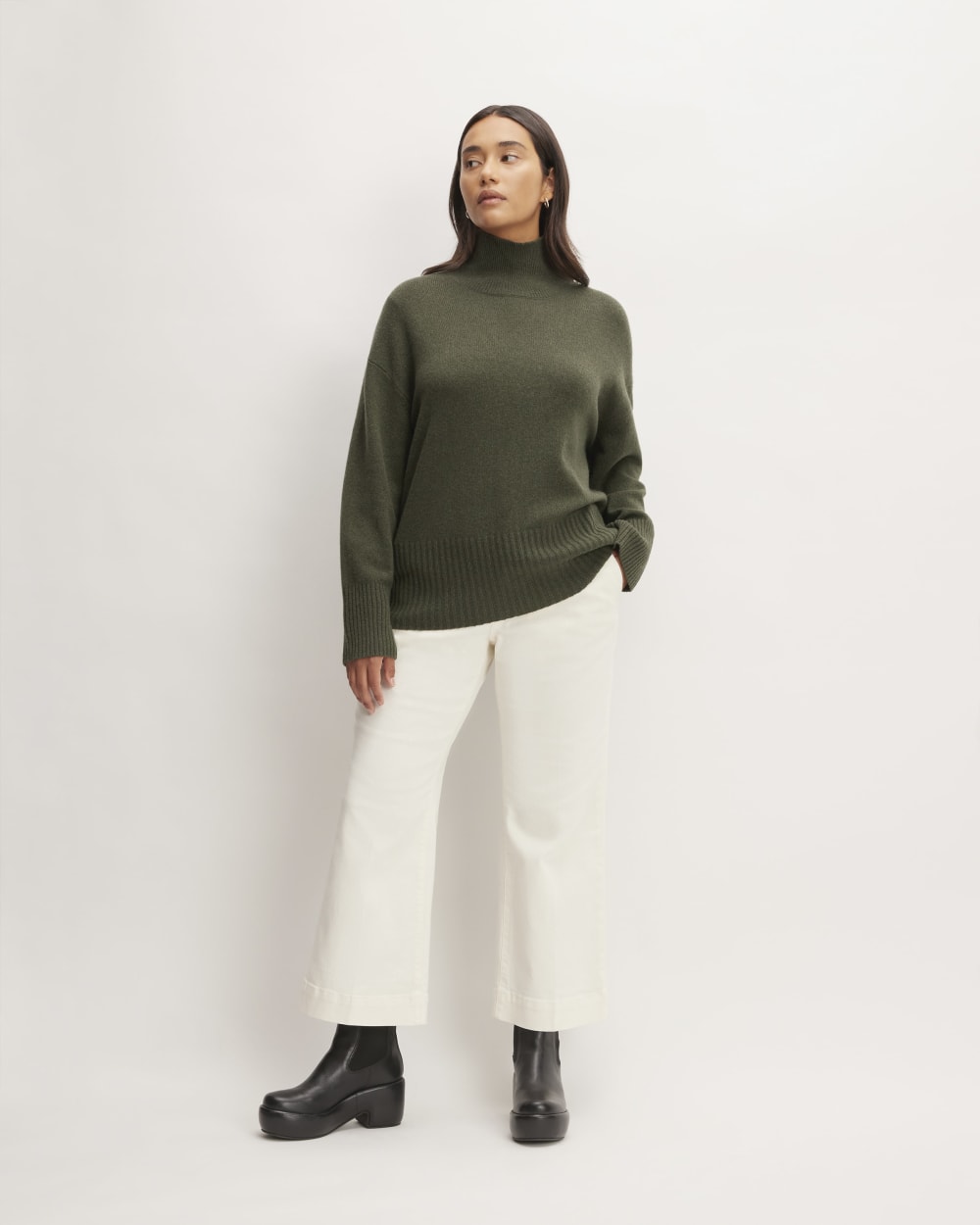 The Cashmere Oversized Turtleneck in Kambaba — detail view