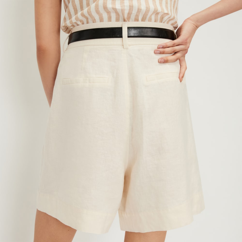 The Linen Way-High® Drape Short in Canvas — detail view
