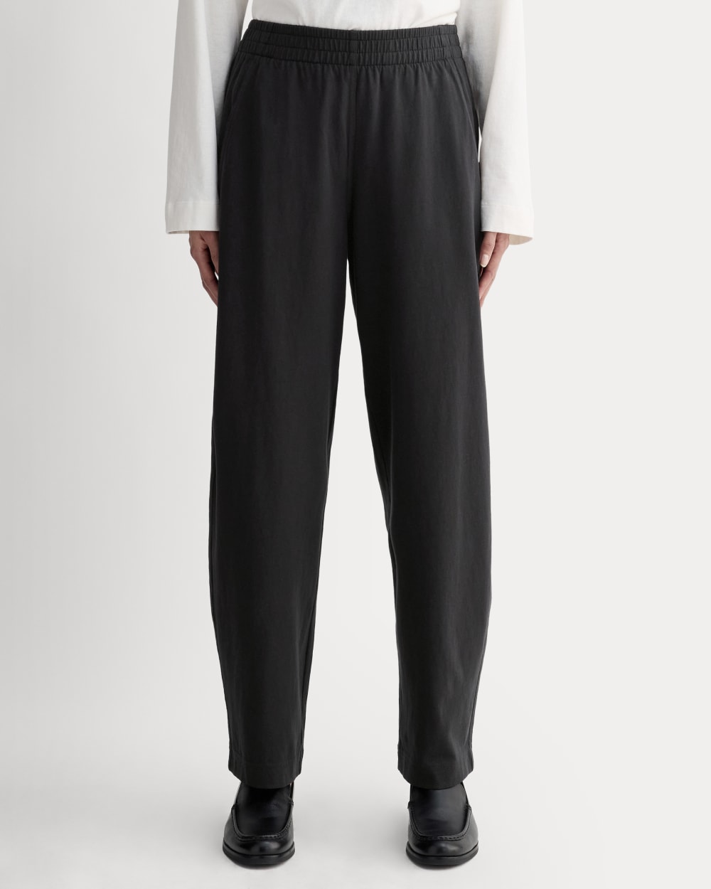 The Off-Duty Barrel Pant in Black — detail view
