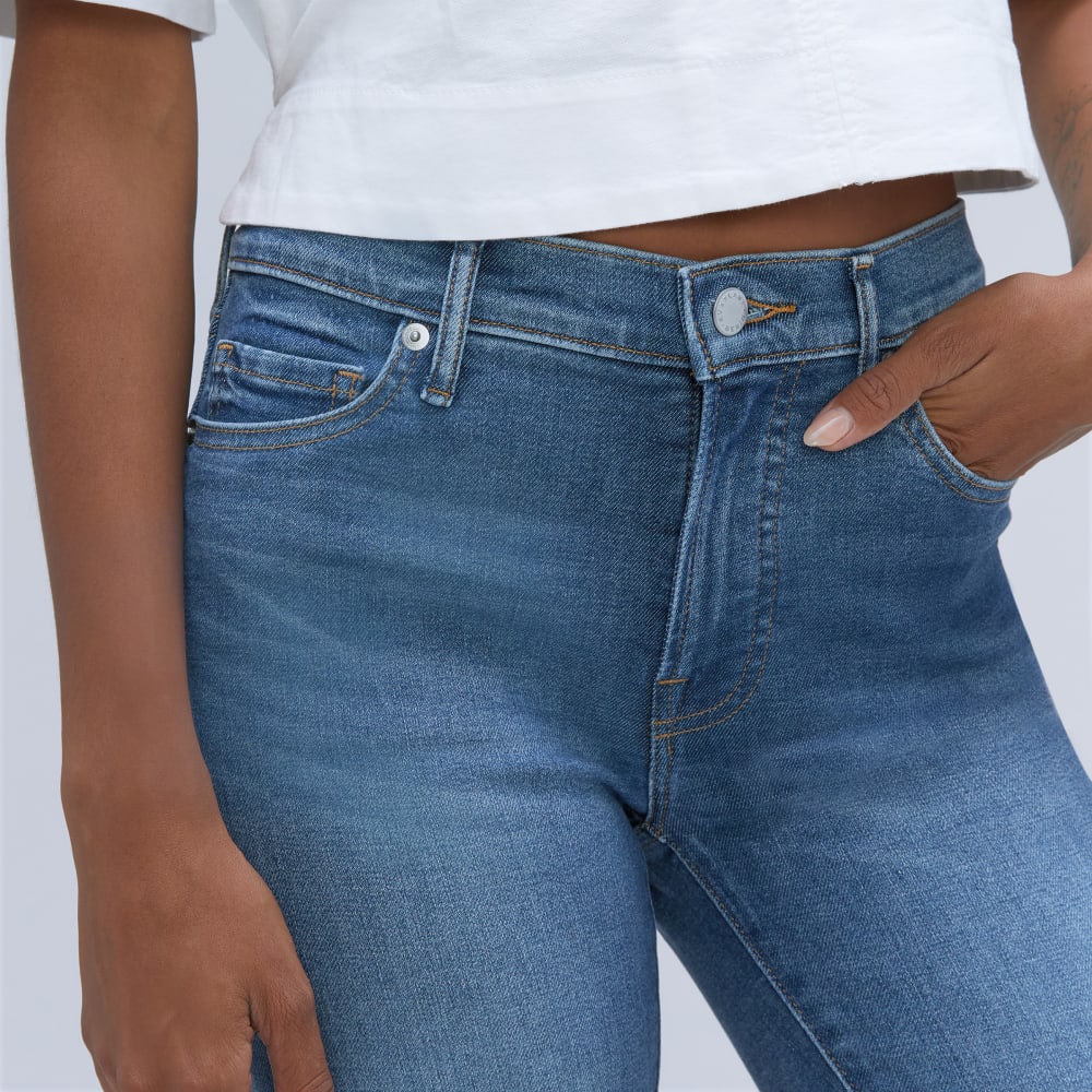 The Mid-Rise Skinny Stretch Jean in Atlantic Wash — detail view