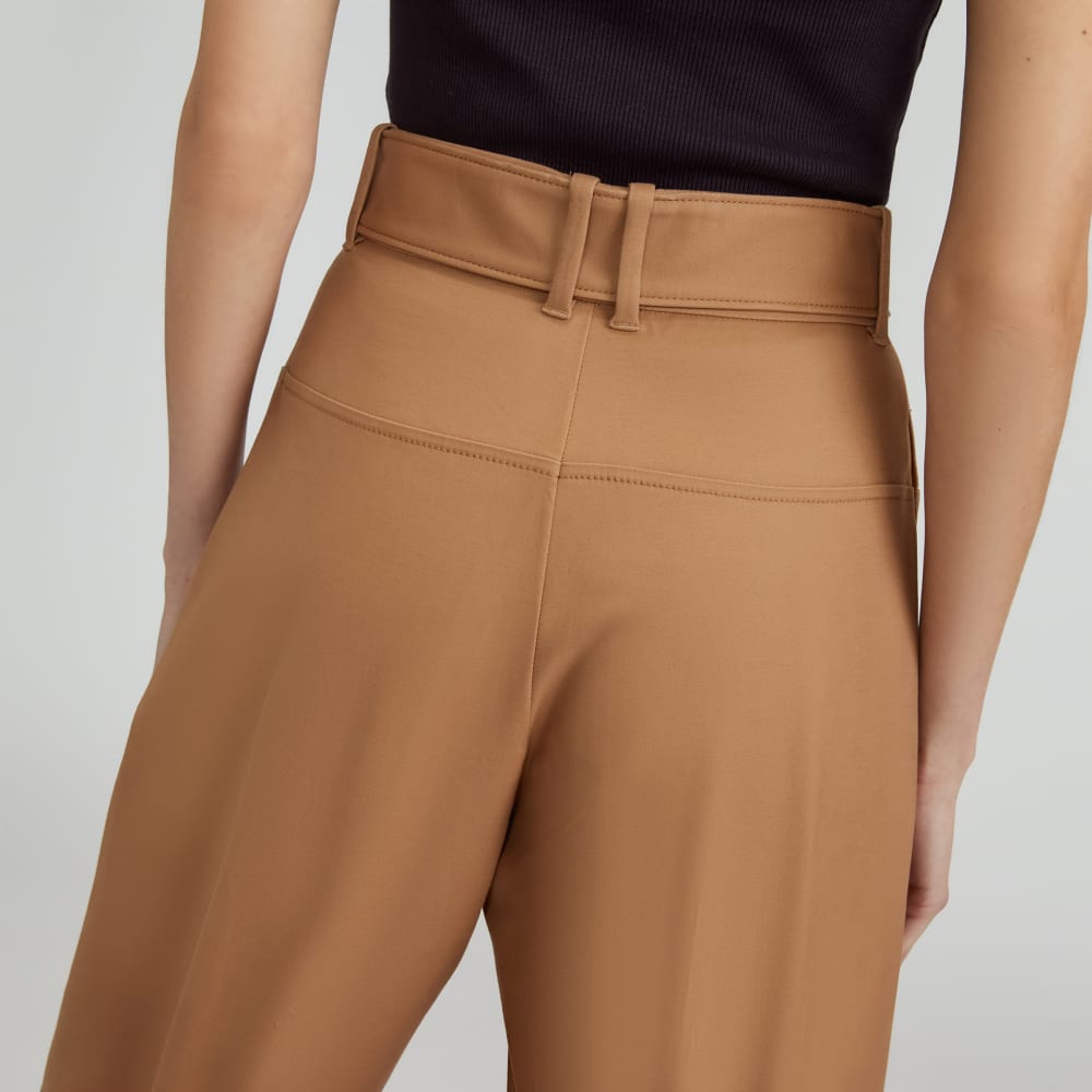 The Structured Cotton Belted Pant in Toasted Coconut — detail view