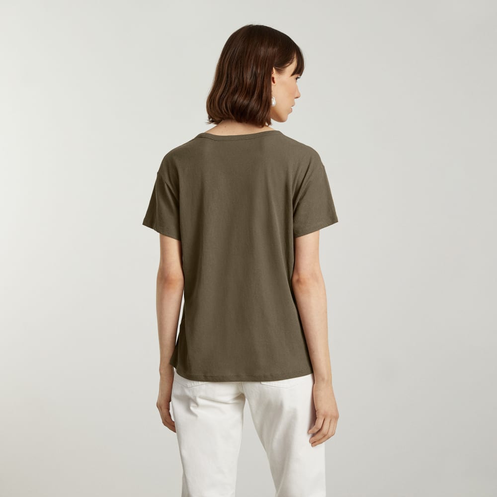 The Air Scoop-Neck Tee in Beech — detail view