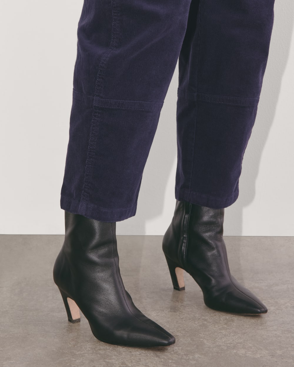 The Utility Barrel in Corduroy in Navy — detail view
