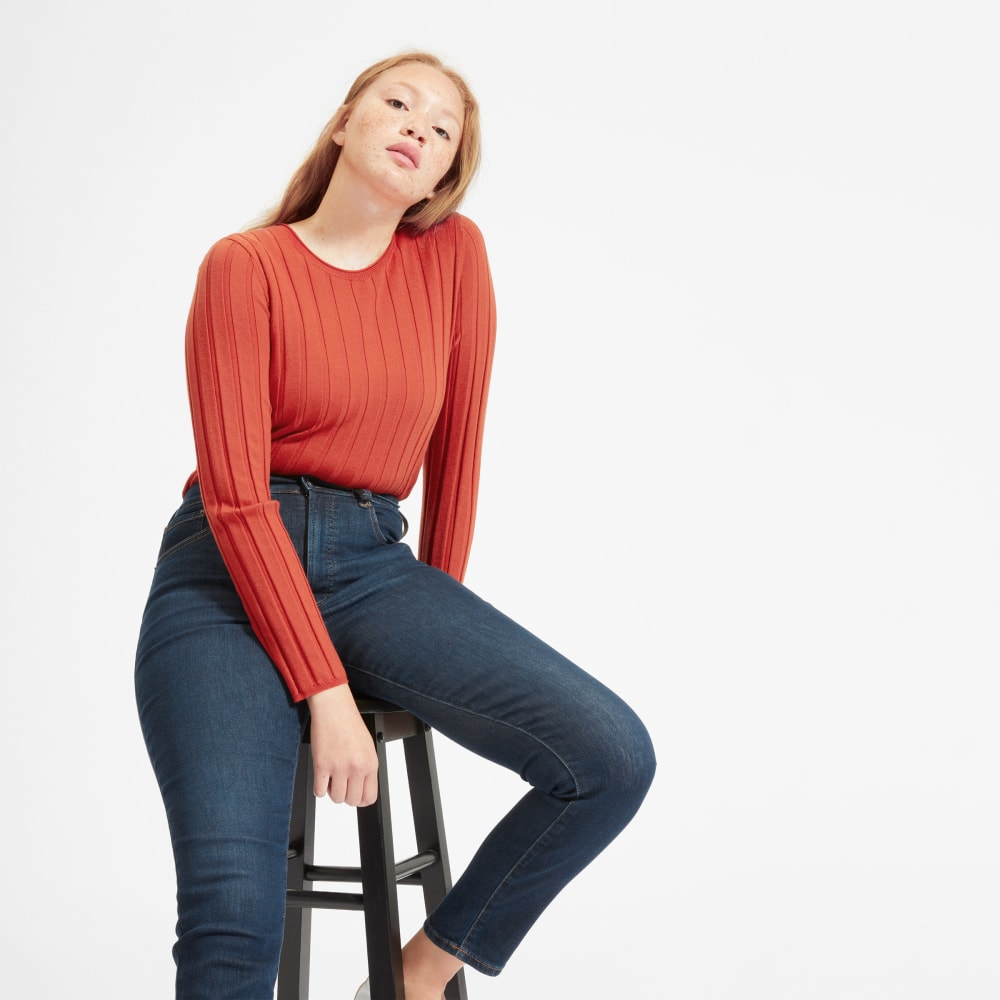 The Authentic Stretch High-Rise Skinny in Dark Blue Wash — detail view