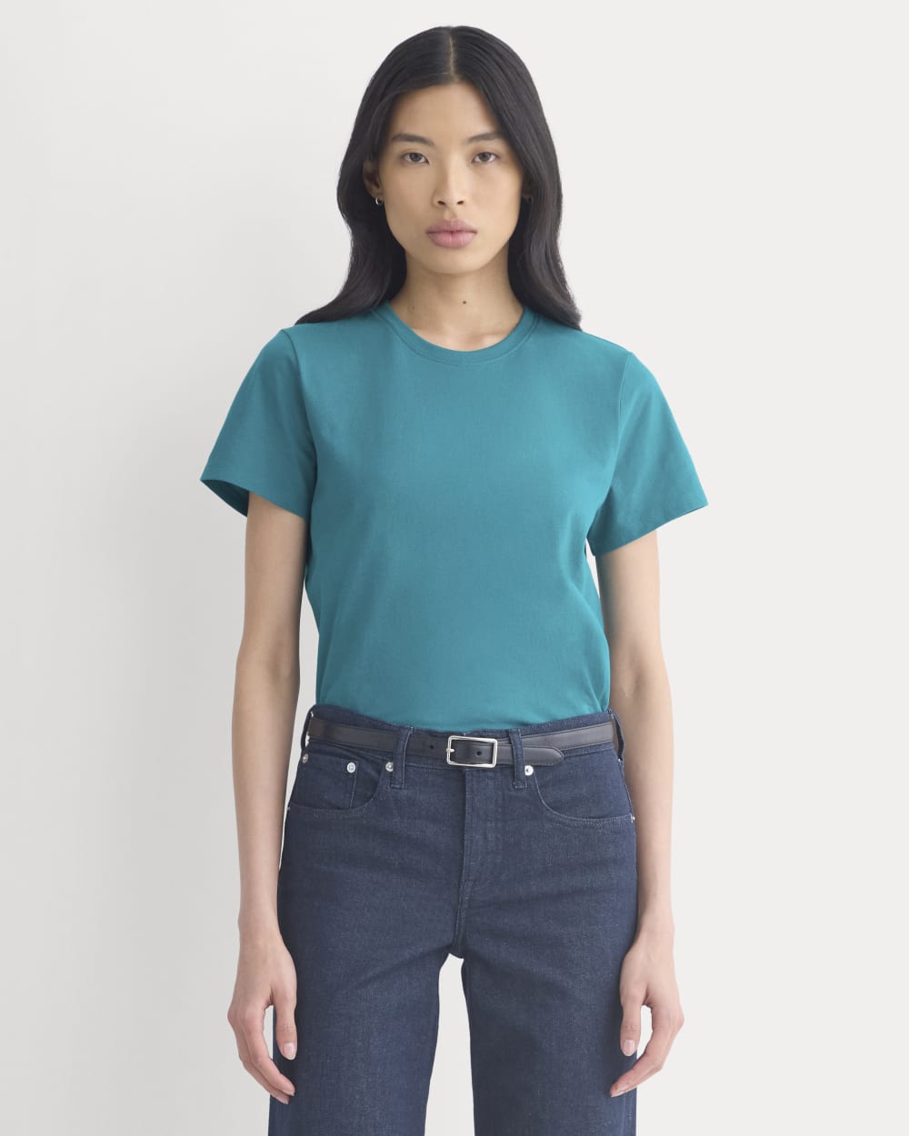 The Slim Crew in Essential Cotton in Everglade — front view